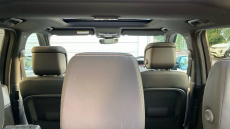 Land Rover Discovery 3.0 D300 Dynamic SE 5dr Auto Diesel Station Wagon